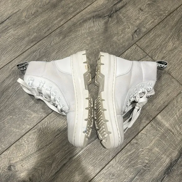• Dr. Martens • Women’s COMBS WOMEN'S POLY CASUAL BOOTS White on White US 6