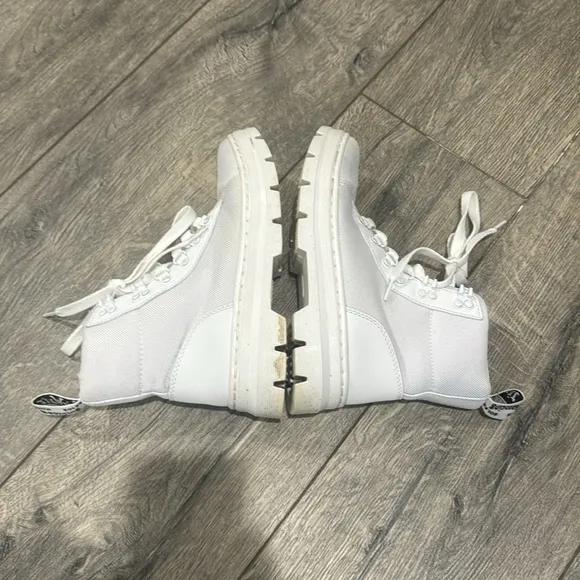 • Dr. Martens • Women’s COMBS WOMEN'S POLY CASUAL BOOTS White on White US 6