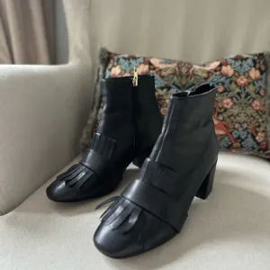 ✨ FREE PEOPLE Steve Madden fringe boots