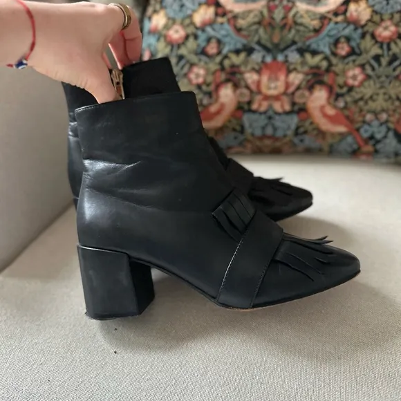 ✨ FREE PEOPLE Steve Madden fringe boots