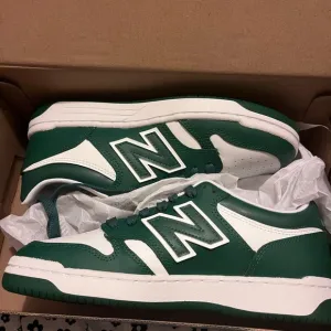 💚 👟New Balance Kids Green and White Sneakers 👟 🤍