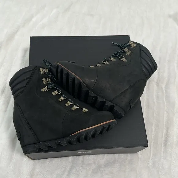 🐬 Sorel Conquest Black Suede Leather Hidden Wedge Boots