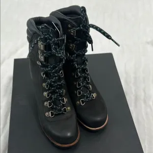 🐬 Sorel Conquest Black Suede Leather Hidden Wedge Boots