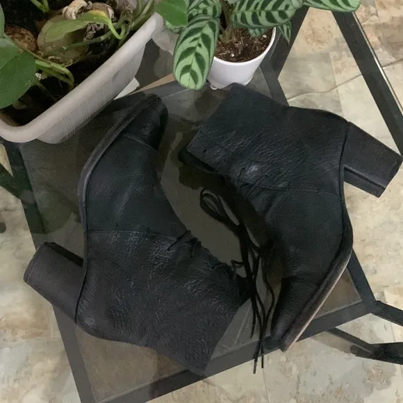 🔥1/2 of Summer Sale!🔥 KOM Made in Portugal Black leather Boots