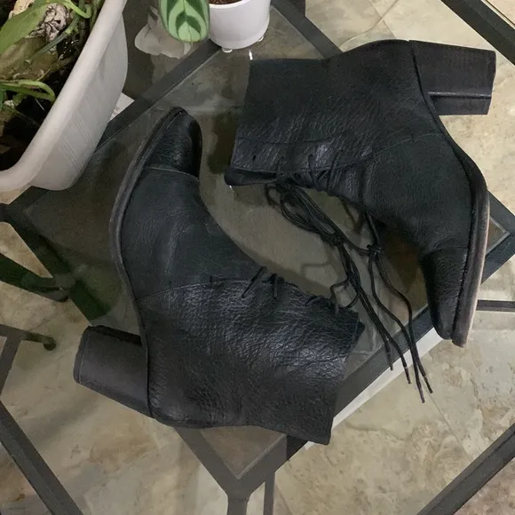 🔥1/2 of Summer Sale!🔥 KOM Made in Portugal Black leather Boots