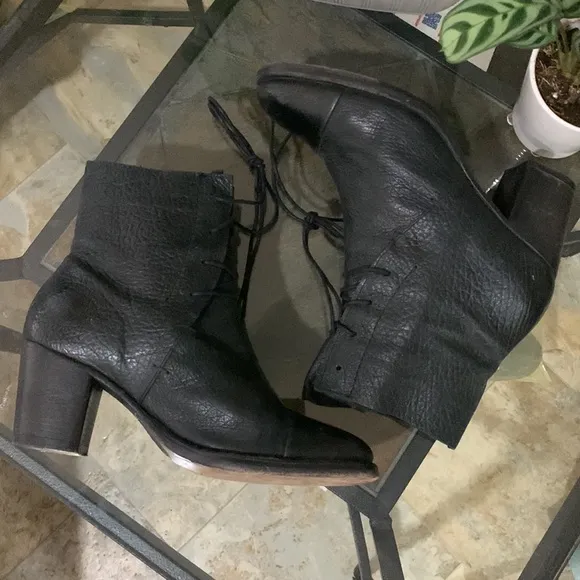 🔥1/2 of Summer Sale!🔥 KOM Made in Portugal Black leather Boots