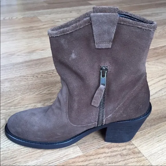   ADAM TUCKER   Elmont Boots