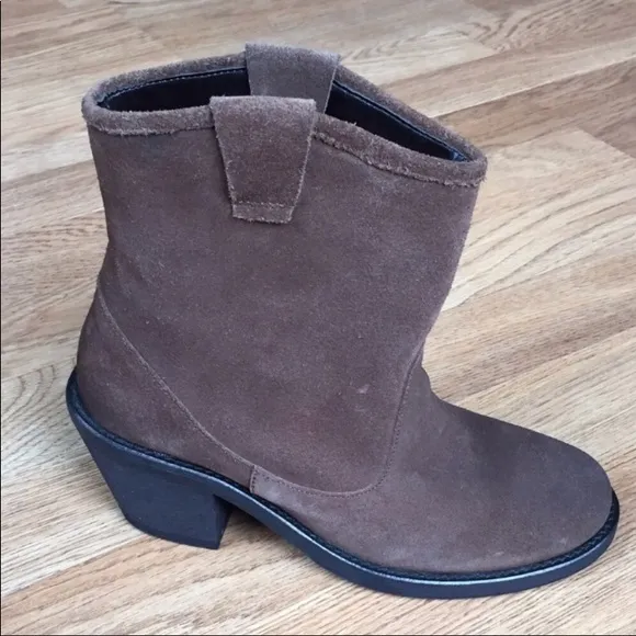   ADAM TUCKER   Elmont Boots