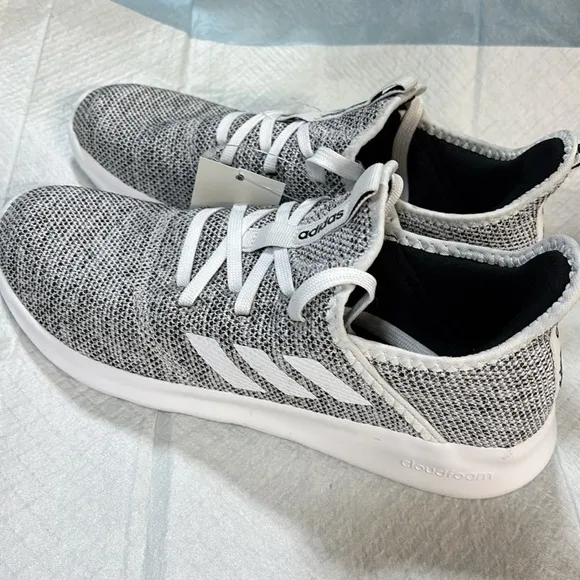 Adidas  cloud form streamlined lace up slip on  Gray and White Sneakers size 8
