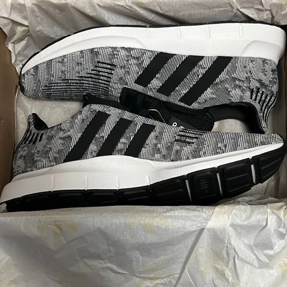 Adidas Swift Run Grey/Cloud White/Core Black Men's Shoe Size 9.5