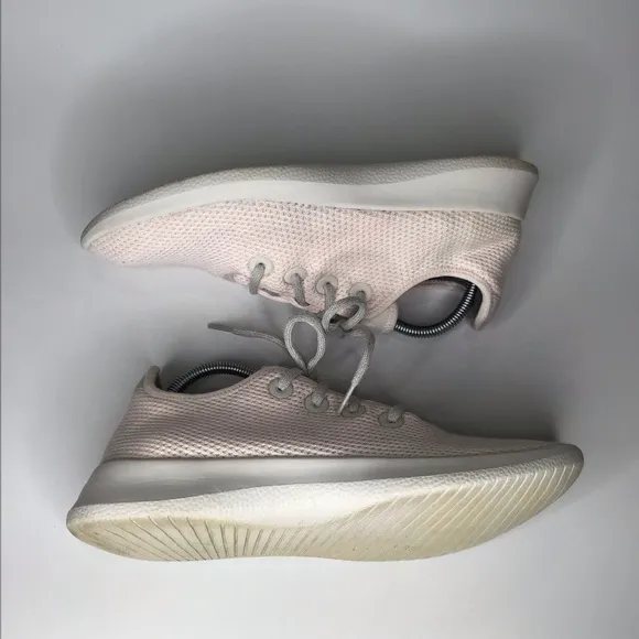 ALLBIRDS Tree Runner in Blush Pale Pink Size 10.