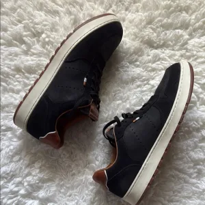 ALLEN EDMONDS- Port Washington 1922 - Size 10 Men's Black and Brown Sneakers