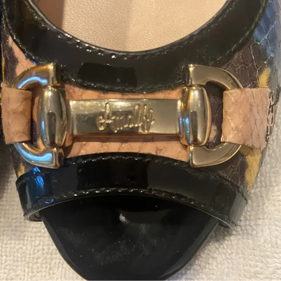 Amalfi by Rangoni Women’s Ibbie Black and Gold Flats with Elegant Gold Accent.