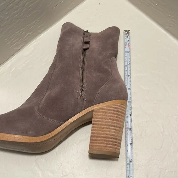 ANTHROPOLOGIE by Splendid Roselyn II Boots size 9 1/2 Taupe Tan Sued leather.