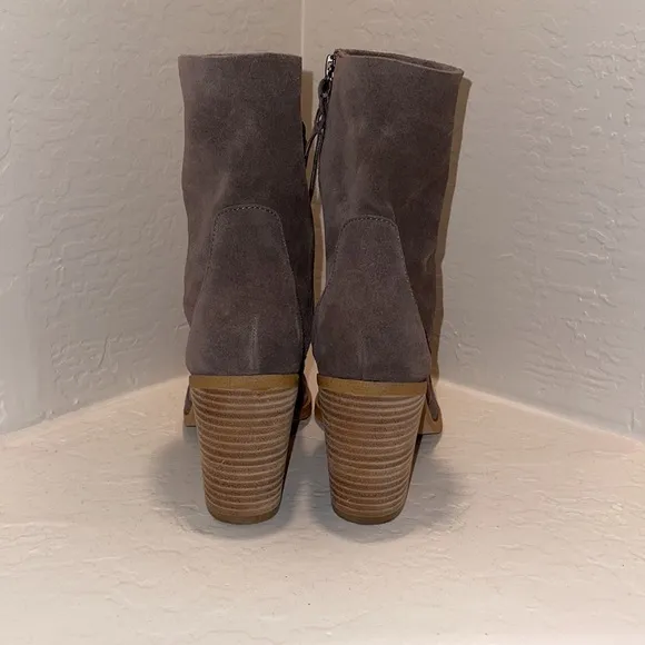 ANTHROPOLOGIE by Splendid Roselyn II Boots size 9 1/2 Taupe Tan Sued leather.