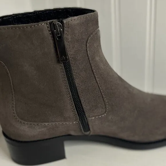 AQUATALIA Suede Chelsea boots Size 7.5 in Gray