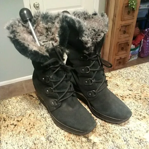 AQUATALIA Women's Size 9 Black Weatherproof Suede Wedge Faux Fur Boots