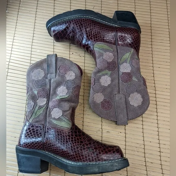Ariat Alligator embossed Women’s  square toe black cherry leather boots size 5B