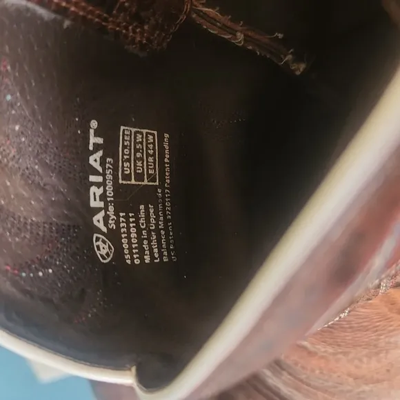 Ariat western round toe leather cowboy boots