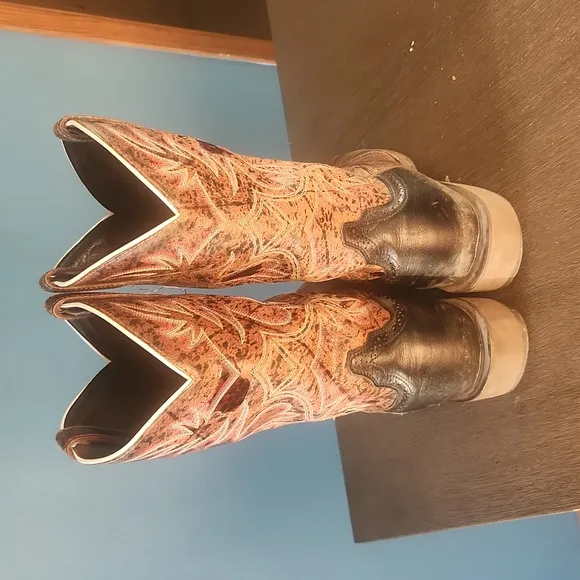 Ariat western round toe leather cowboy boots