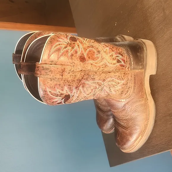 Ariat western round toe leather cowboy boots
