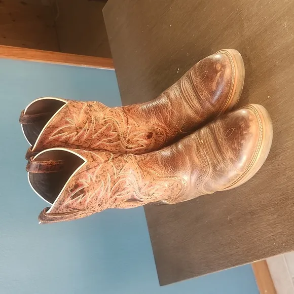 Ariat western round toe leather cowboy boots