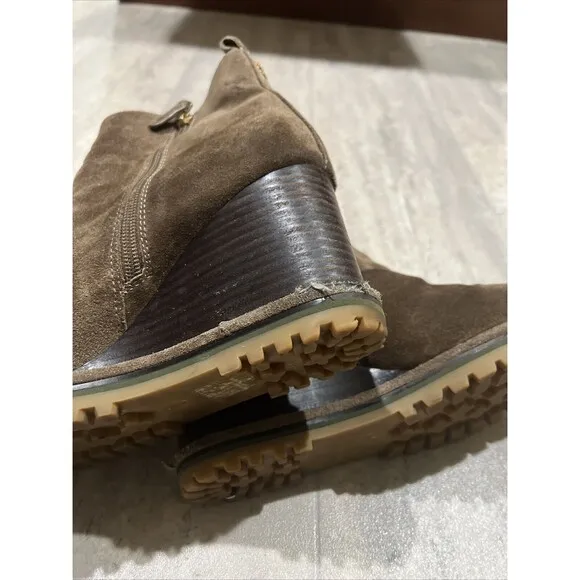 Authentic Tory Burch Lug Sole Wedge Boots Women’s  Brown Suede Size 9