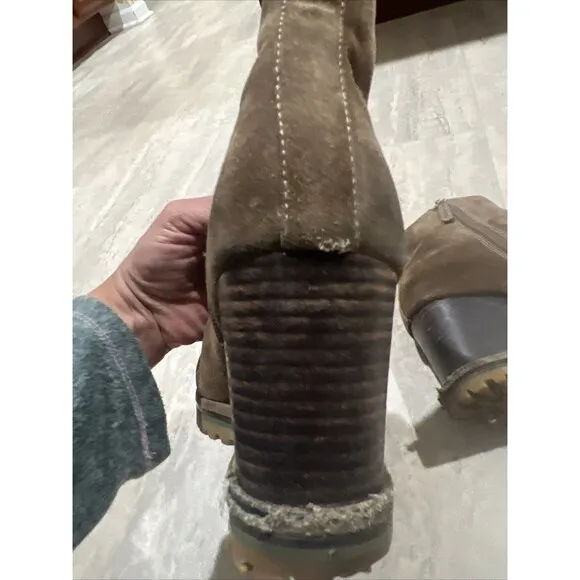 Authentic Tory Burch Lug Sole Wedge Boots Women’s  Brown Suede Size 9