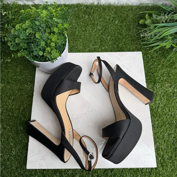 Badgley Mischka Caia Elegant Black Platform Heels ankle strap size 9
