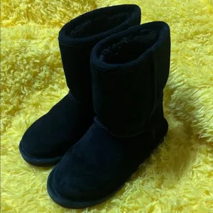 Bearpaw 🐻 Suede Boots