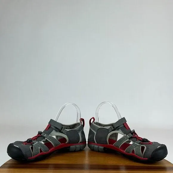 Big Kids Keen Seacamp II CNX Gray Athletic Hiking Fisherman Sandals Size 5 Y GUC