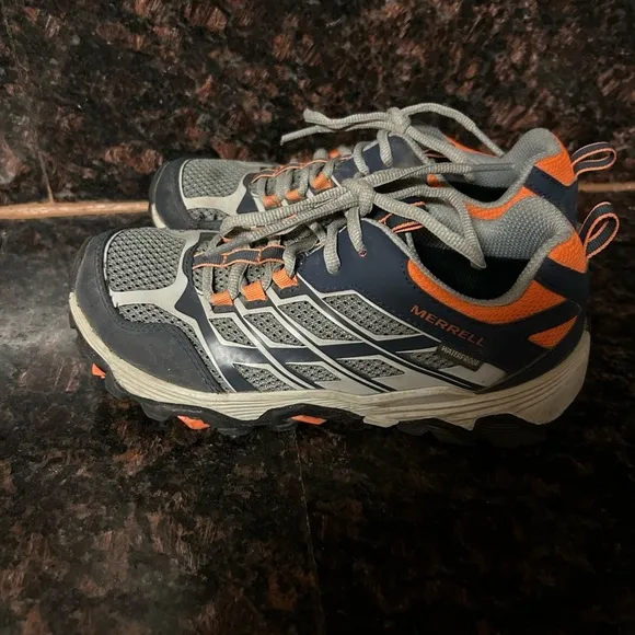 Big Kid's MERRELL Waterproof HIKING Shoes size 3