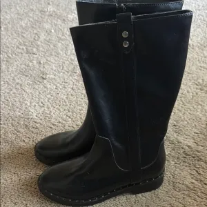 Black Leather teenager  Boots