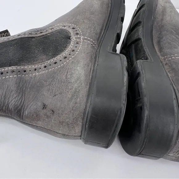Blundstone Chelsea leather boots