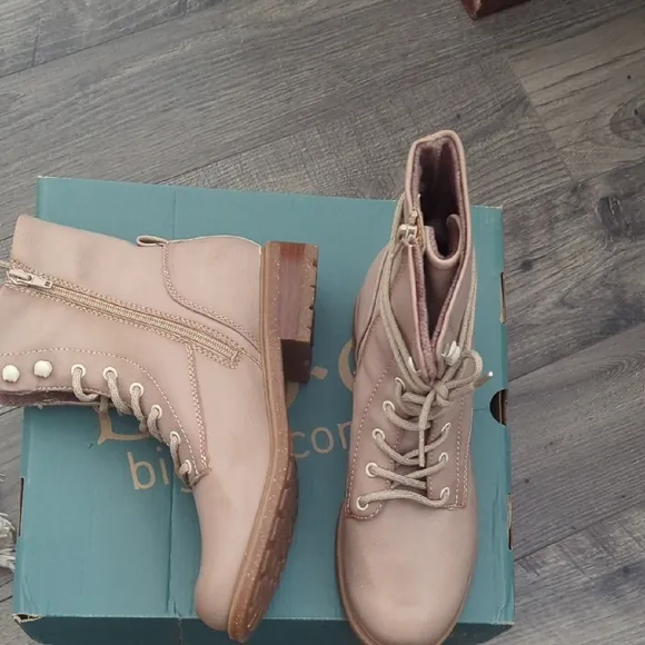 b.o.c. Natural Lace-Up Boots