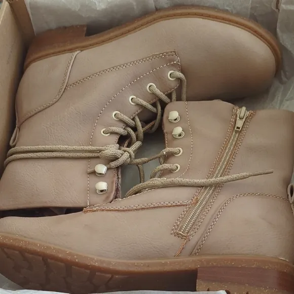 b.o.c. Natural Lace-Up Boots