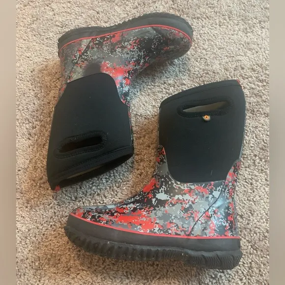BOGS Classic Micro Camo Waterproof Rain Snow Boots Black Red Size 3  35