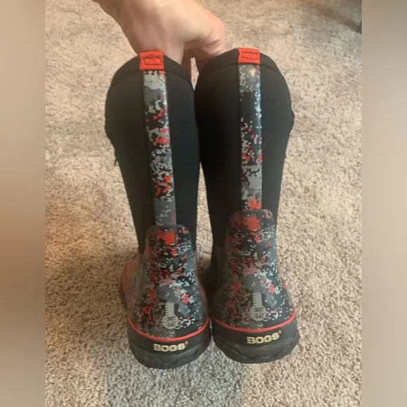 BOGS Classic Micro Camo Waterproof Rain Snow Boots Black Red Size 3  35
