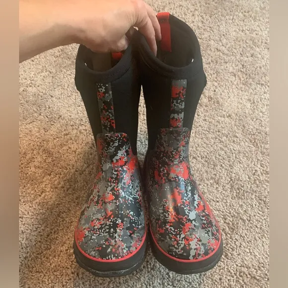 BOGS Classic Micro Camo Waterproof Rain Snow Boots Black Red Size 3  35