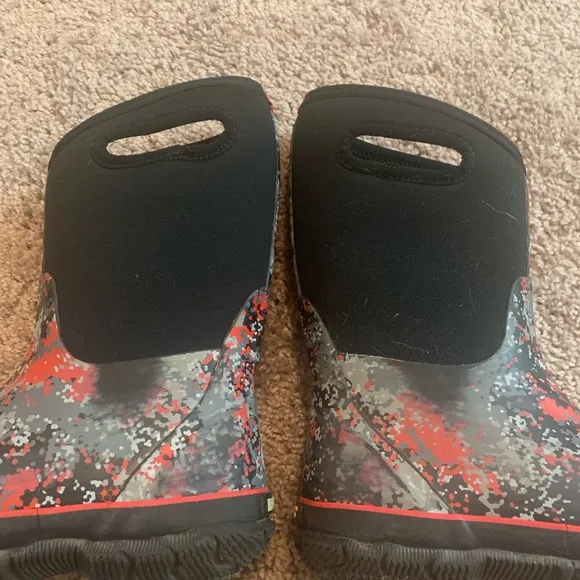 BOGS Classic Micro Camo Waterproof Rain Snow Boots Black Red Size 3  35