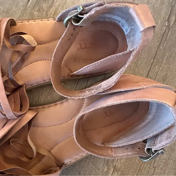Born Margot Sandal in Earth suede