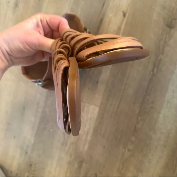 Born Margot Sandal in Earth suede