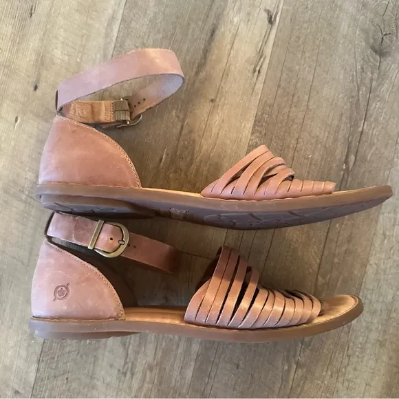 Born Margot Sandal in Earth suede