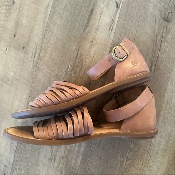 Born Margot Sandal in Earth suede