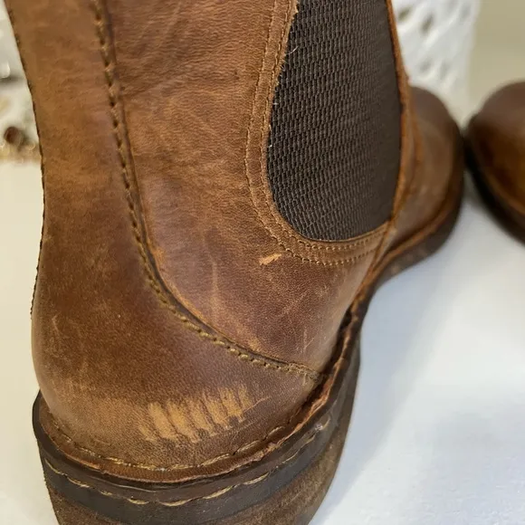 BORN Mens Brown Leather/ boots size 11