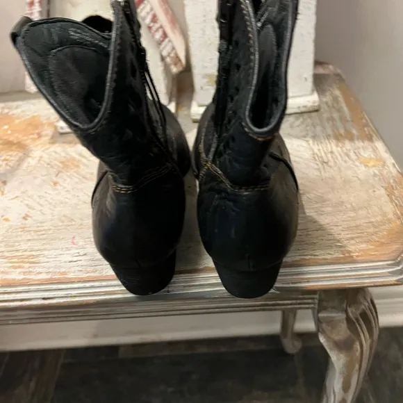 Born Womens 9.5 Black Leather Western Ankle Boots
