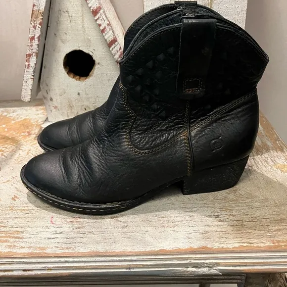 Born Womens 9.5 Black Leather Western Ankle Boots