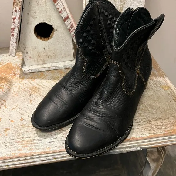Born Womens 9.5 Black Leather Western Ankle Boots