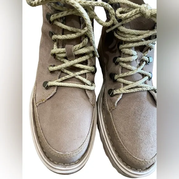 BORN  Women's  Orlene Taupe Birch Leather Boots Size 9.5