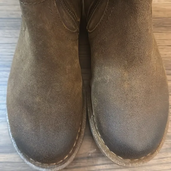 BORN Women's Tonic Rust Distressed Boots